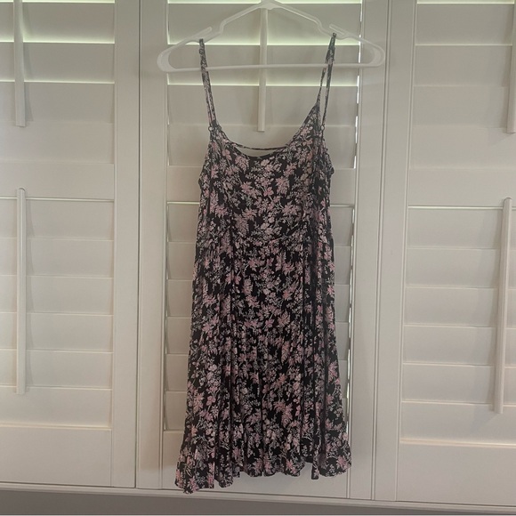 ⭐️ Floral Backless Spaghetti Strap Dress - Picture 2 of 5